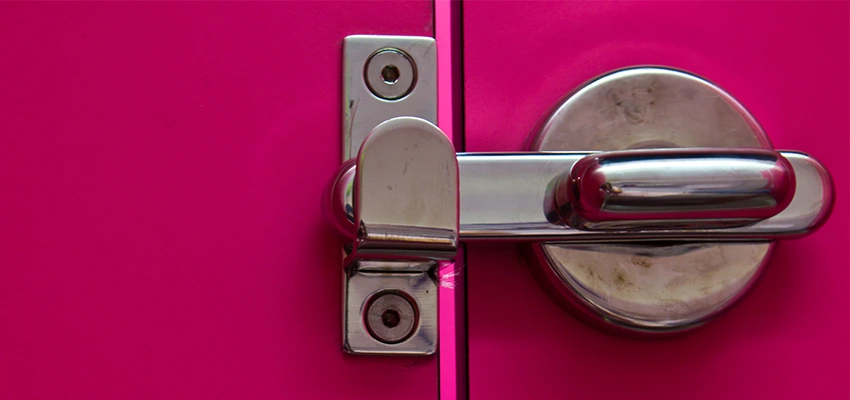 Childproof Gate Lock in Parkway, California